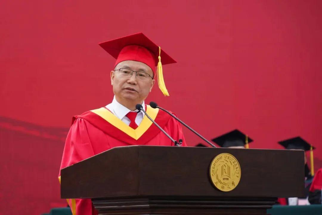 成都大学新任校长引领未来，铸就辉煌新篇章