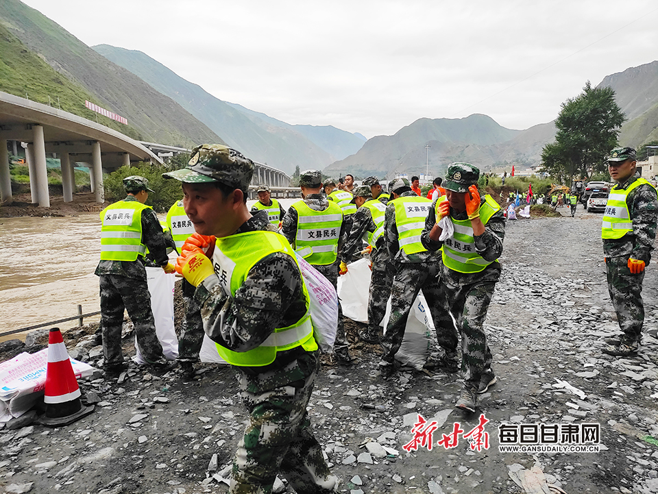 守护生命线，最新抢险行动勇往直前壮丽篇章