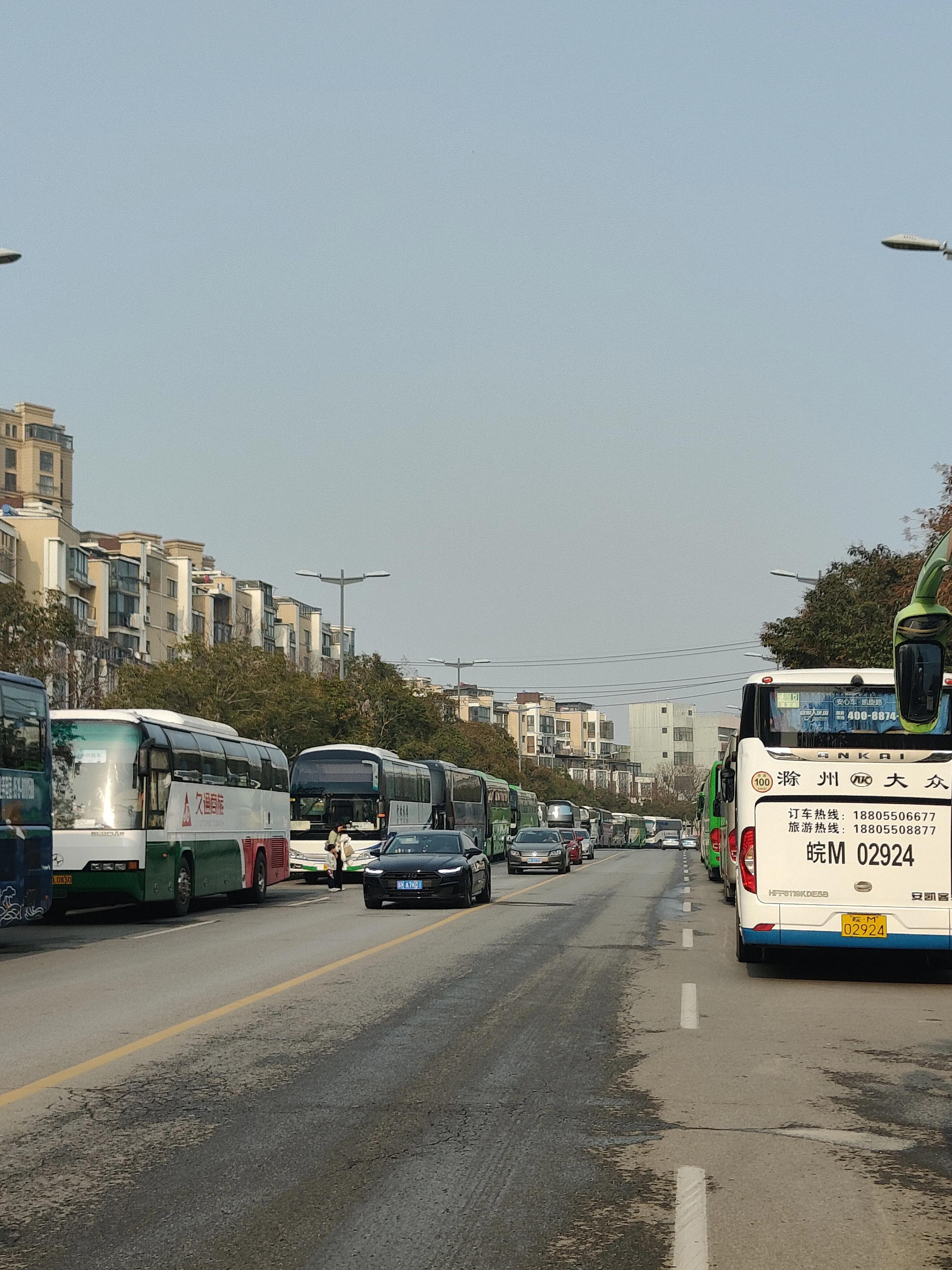 旅游大巴革新，先锋力量重塑旅行体验